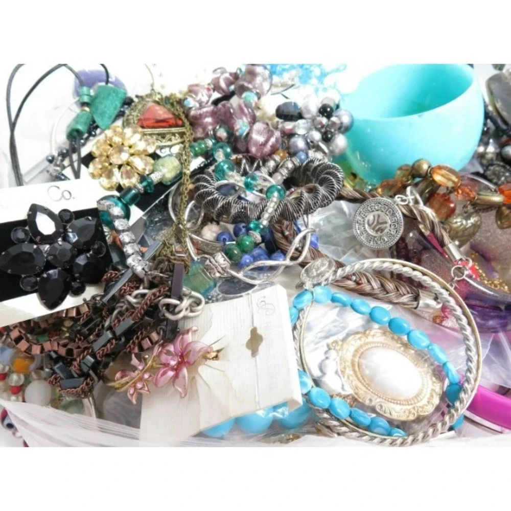 Huge 151 pc Jewelry Lot‎ 7 Pounds lbs Mixed Necklace Bracelets Pins Earrings